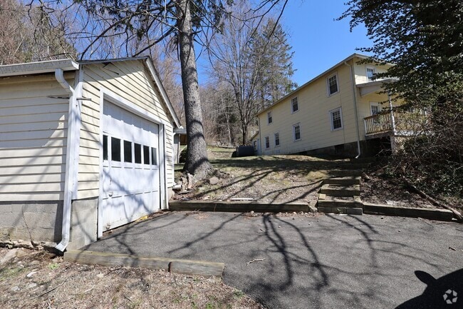 Building Photo - 48 W Branchville Rd Rental