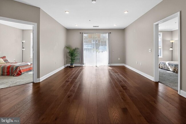 Photo - 300 W Elm St Unit 2134