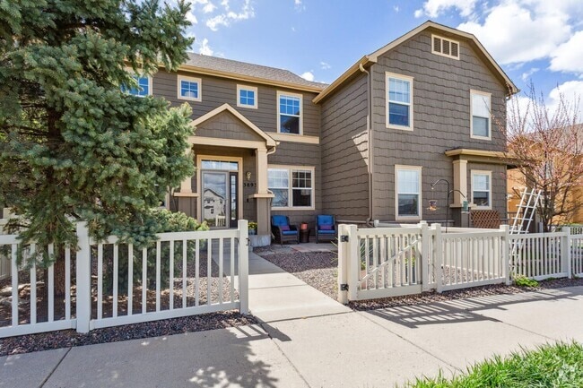 Building Photo - 3 Bedroom, 3 Bth Townhome with 2 Car Garage
