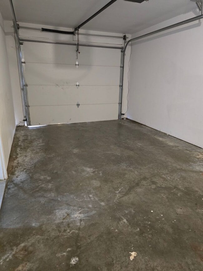 Building Photo - 1505-1507 Greensboro Dr Unit 1505 Greensboro Dr.