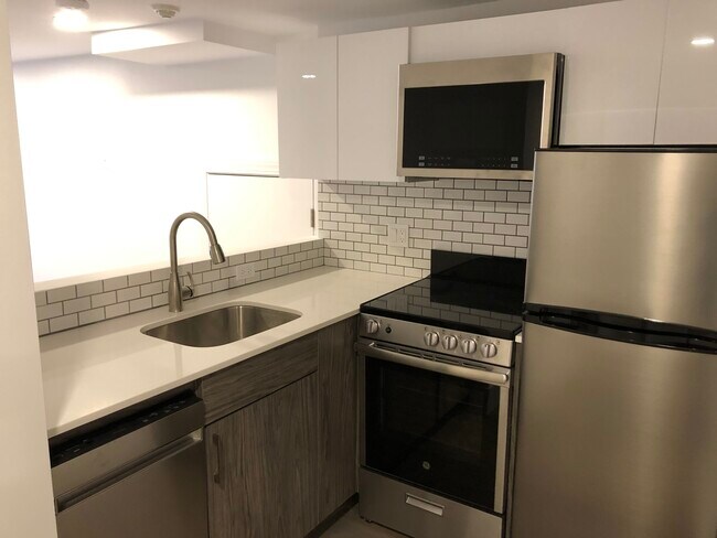 Building Photo - 83 Phillips St Unit #1 Rental