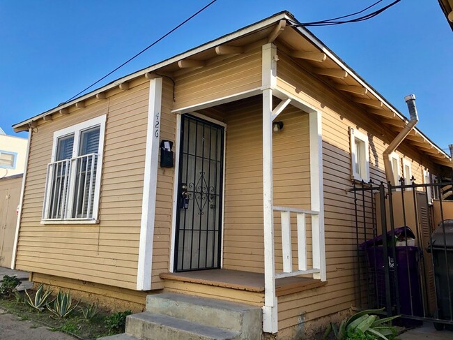 Building Photo - 426 W Cereza Way