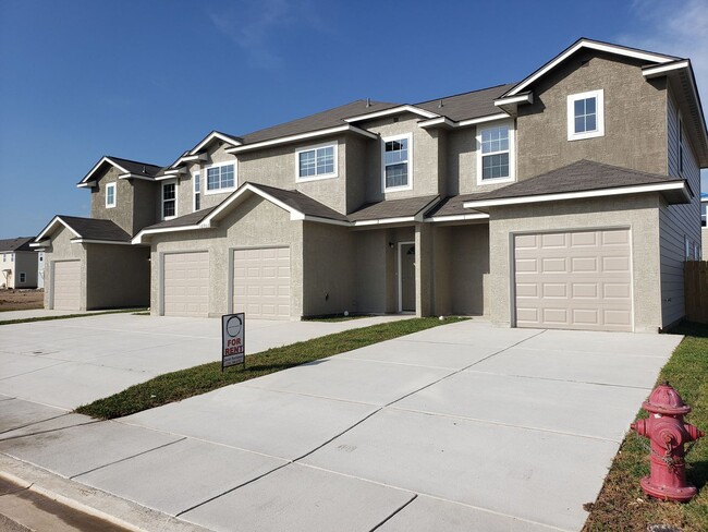 Building Photo - Town home for rent