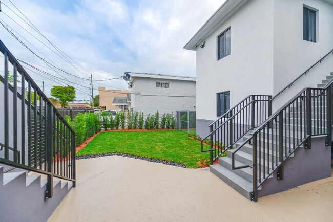 Photo - 700 SW 11th Ave Unidad GO FL1-ID1022470P