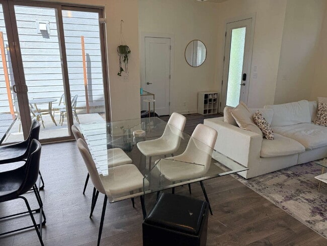 Photo - MOVE IN SPECIAL - $500 OFF 1st MONTHS' REN...