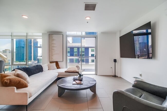 Photo - 425 W Beech St Unit 1751