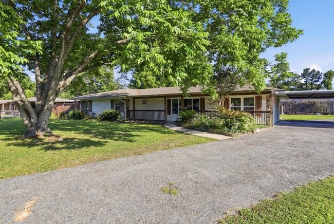 Photo - 102 Whispering Oak St