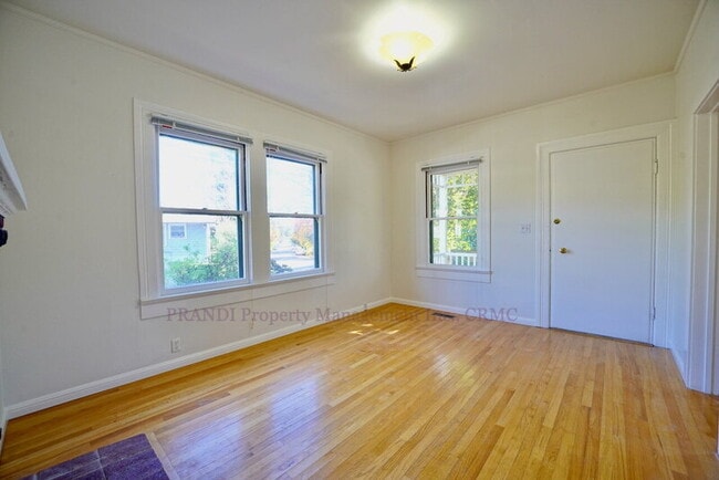 Photo - 106 Redwood Ave