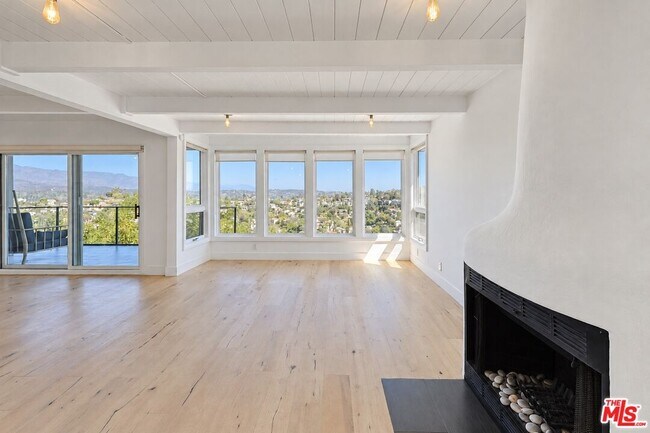 2226 Ronda Vista Dr