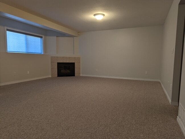 Photo - 13375-1237a 237a St