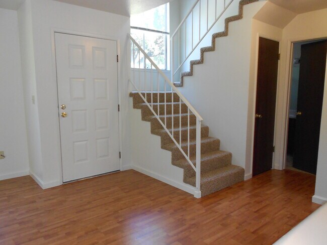 Photo - 1166 Hobart St