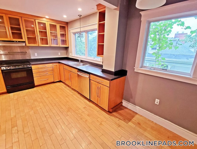 Photo - 79 Winthrop Rd Unit 2