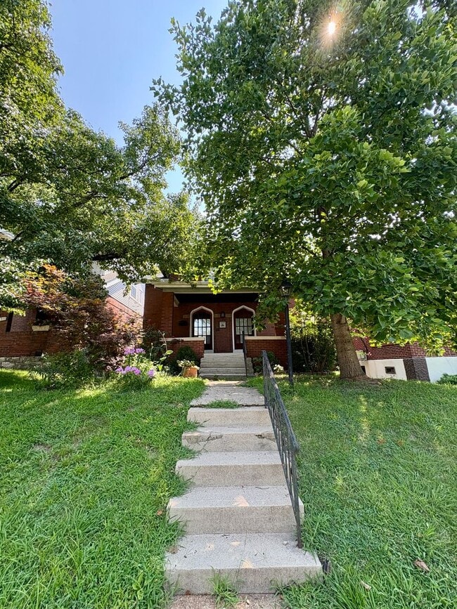 Photo - 1912 McCausland Ave