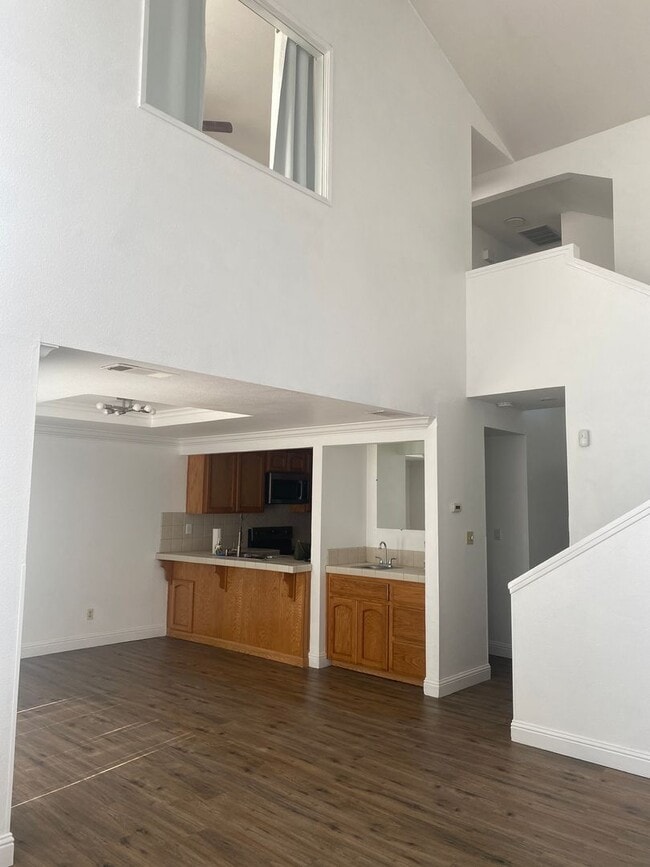 Sutter Townhouses - Sutter Townhouses