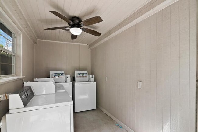 Photo - 4811 Oakland St