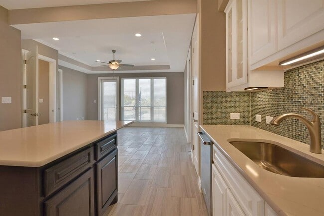 Photo - 106 Bella Toscana Ave Unidad 3208