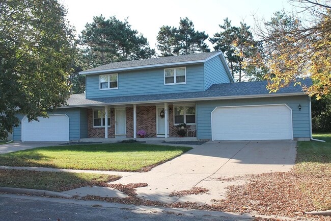 Building Photo - Southside Duplex on a Quiet Residential Street Unit 3411