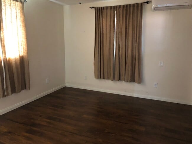 Photo - 18334 Lorne St