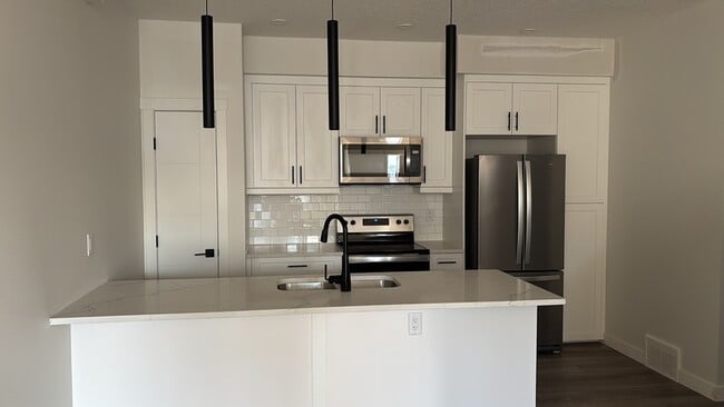 Photo - 11007 132 St NW