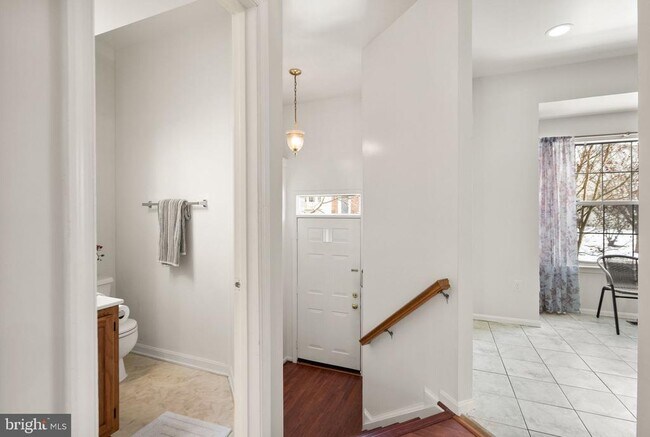 Photo - 47621 Comer Square