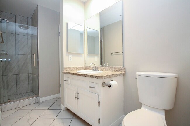 Photo - 320 S Clark Dr