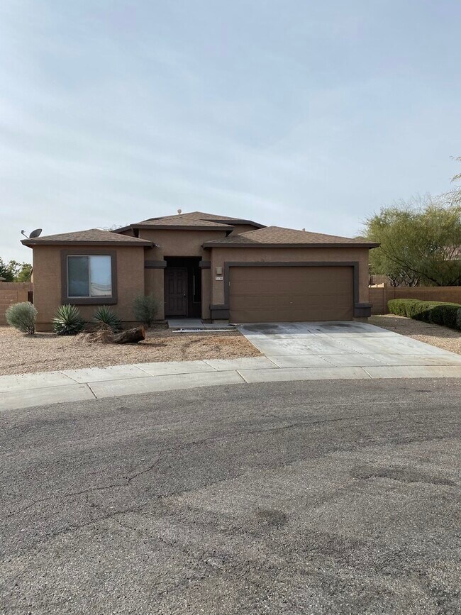 Building Photo - For Rent