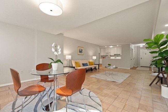 Photo - 2 Hawthorne Pl Unidad 2M