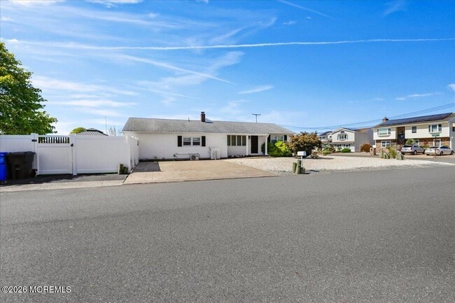 774 Nassau Dr