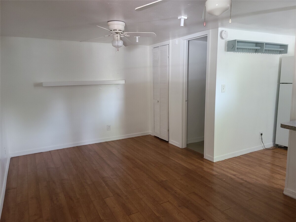 Photo - 410 N D Ave