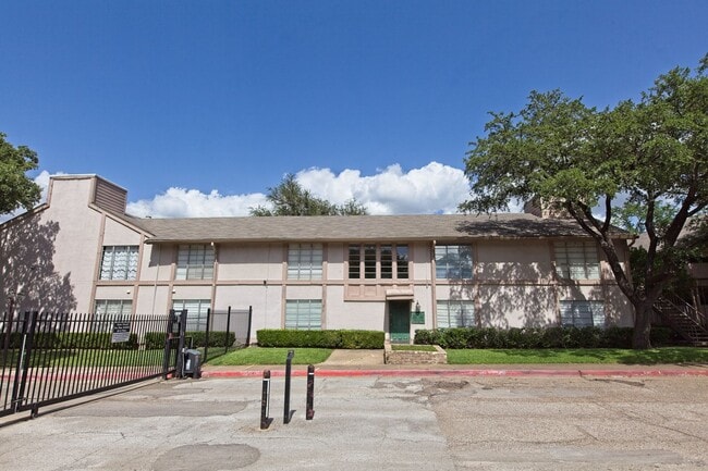 Dallas Condo - Utilities Included! - Dallas Condo - Utilities Included!