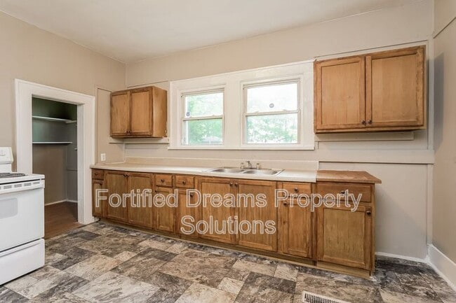 Photo - 3040 N Patterson Ave