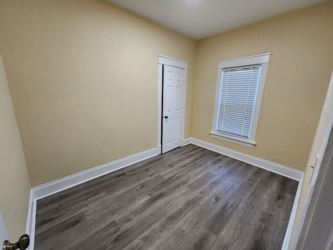 Photo - 704 N White St