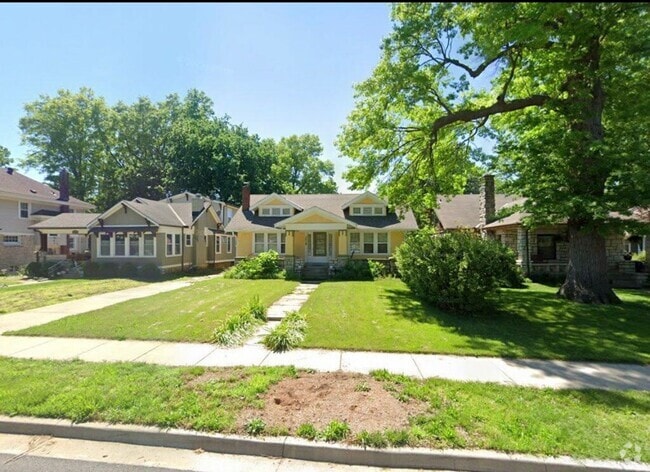 Building Photo - Charming 3-Bed Kansas City Home with Firep...