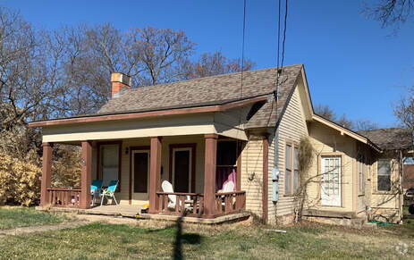 Building Photo - Charming 3 bedroom 2 bathroom home on larg...