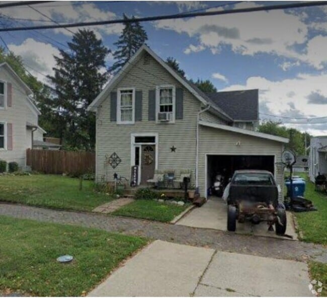 Building Photo - 447 W Tipton St Rental
