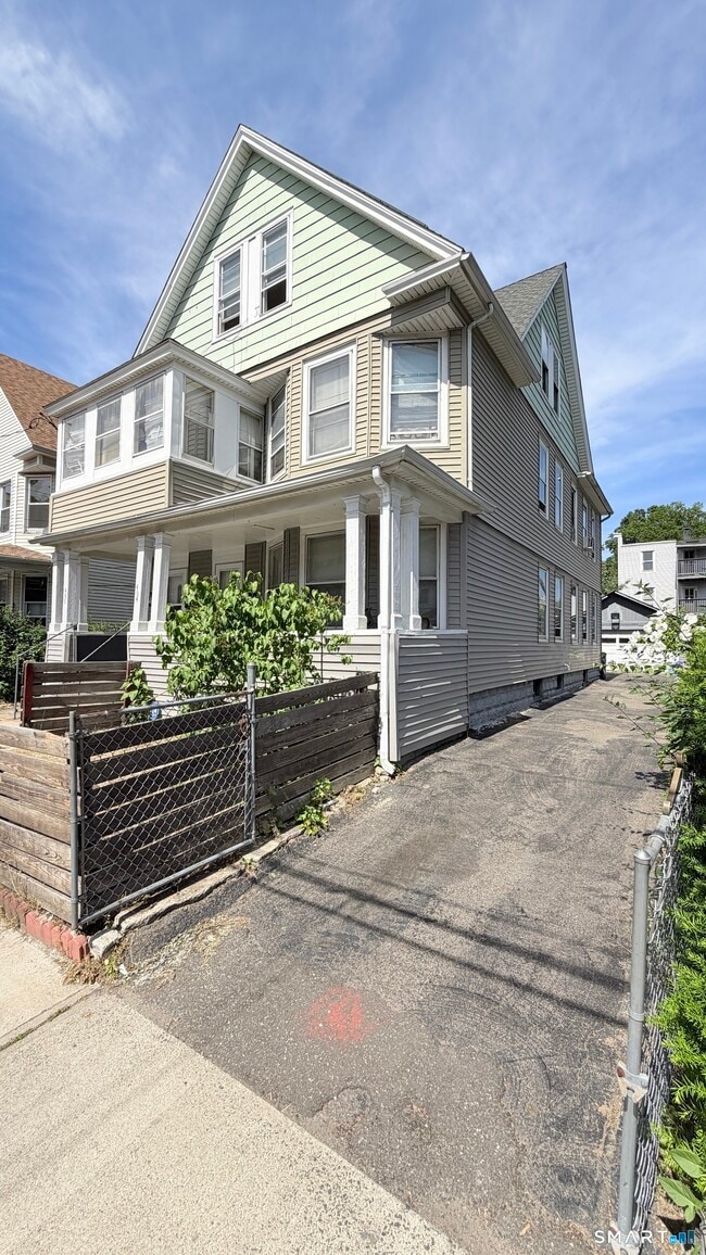 Building Photo - 466 Hollister Ave Unit 3