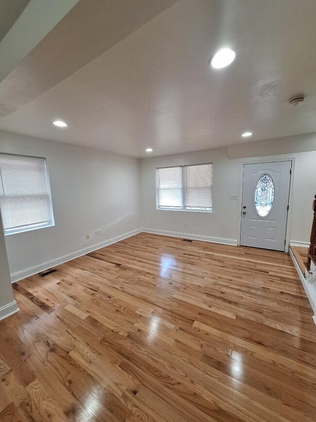 Photo - 5343 Gist Ave