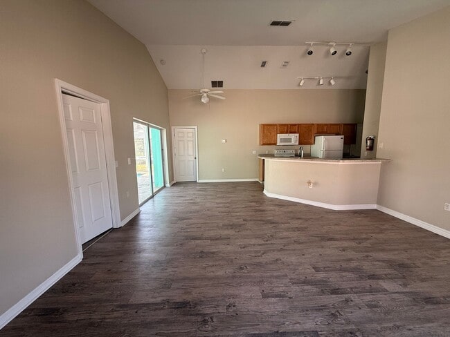 Photo - 202 Reserve Dr