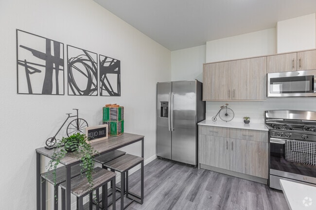 1BR, 1BA - 745SF - Dining Room