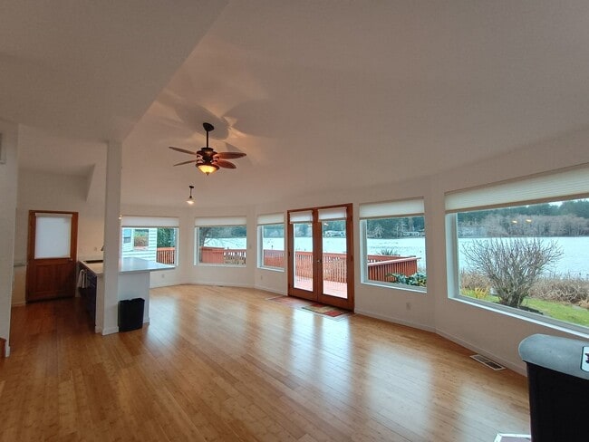 Photo - Rare Lakefront Retreat