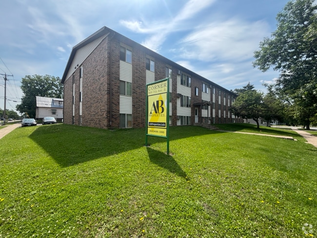Building Photo - 900 7th Ave S Rental