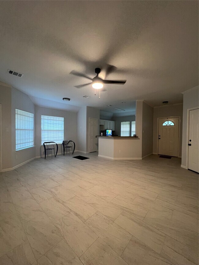 Photo - 4529 Galesburg St