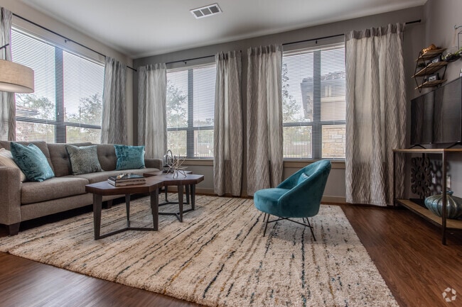 1 BR, 1 BA - 757 SF