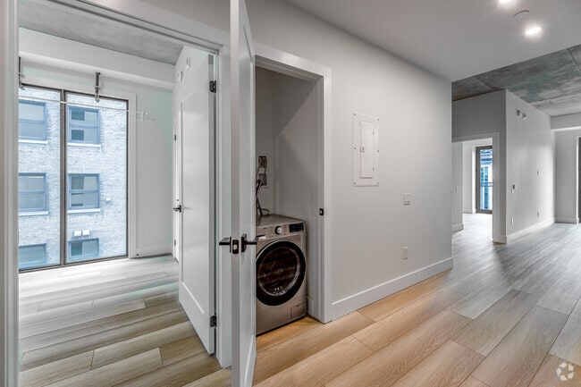 2 chambres, 1 salle de bain - 808 pi2 - Buanderie dans l'unité - The Greystone