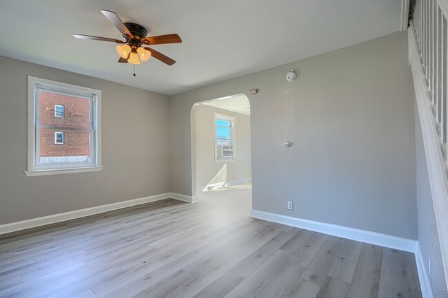 Photo - 401 52nd St