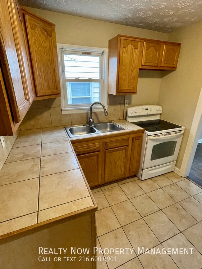 Photo - 5333 Hollywood Ave