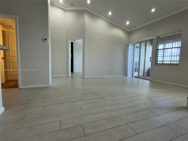 Photo - 2831 N Oakland Forest Dr Unit 304