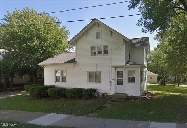 Building Photo - 52 Eagle St Unit 3