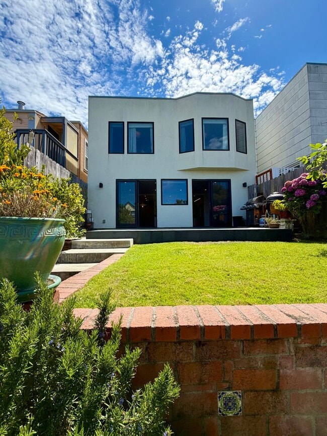 Building Photo - Stunning Designer-Renovated 4BR/3BA Single-Family Home in Outer Sunset, Just Blocks from Ocean Be...
