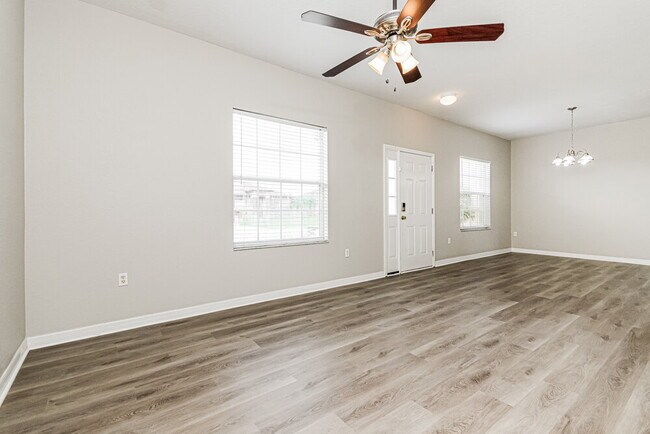 Photo - 292 Cloverdale Rd